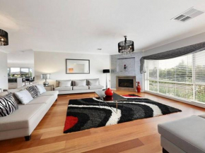 Huge Luxury Home! Mount Waverley